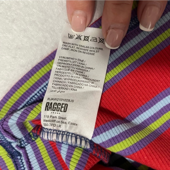 RAGGED JEANS FIGURE TOP - Picture 12 of 14